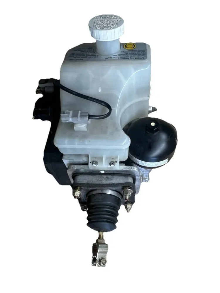 2001-2002 Mitsubishi Montero ABS Pump Bromsförstärkare Huvudcylinder MR407202