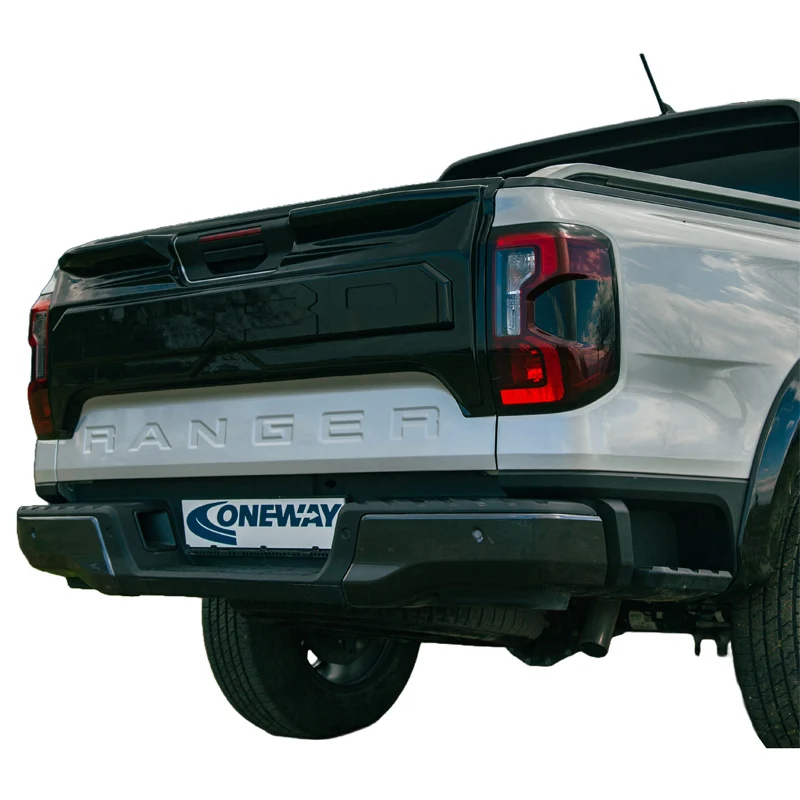 OneWay bagklapskydd i mattsvart ABS-plast för Ford Ranger T9 (2022–)