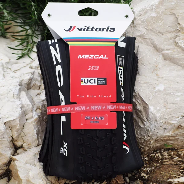 VITTORIA MEZCAL XC 29X2.25 "UCI Rainbow Edition" Tubeless Ready Soft Black däck